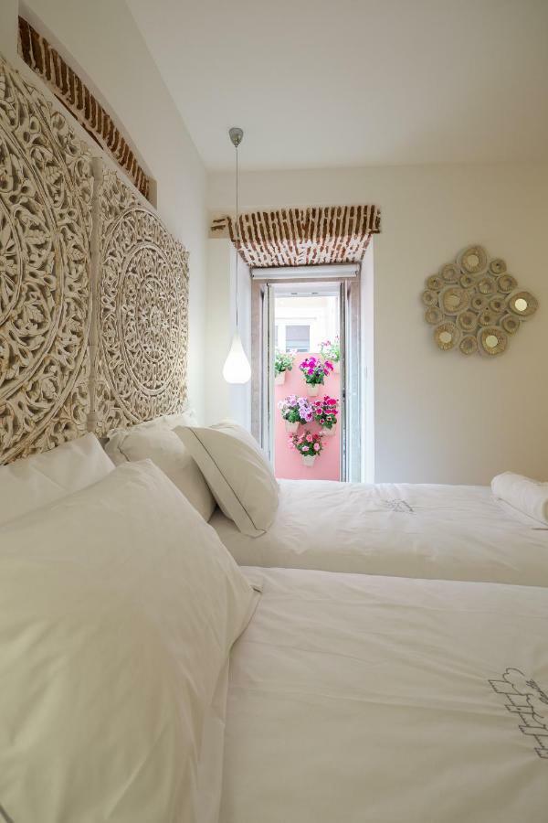 Sunshine House - Exclusive Apartment - Home By The Castle Lisbon Bagian luar foto