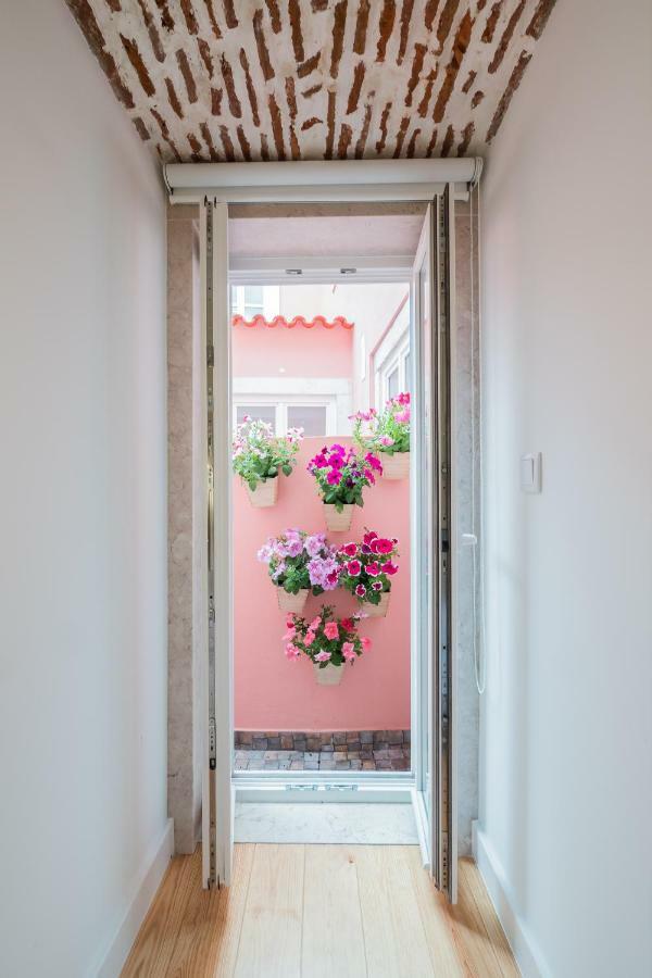 Sunshine House - Exclusive Apartment - Home By The Castle Lisbon Bagian luar foto